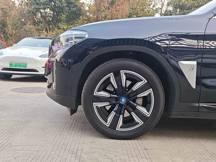 Фото 4 - BMW iX3