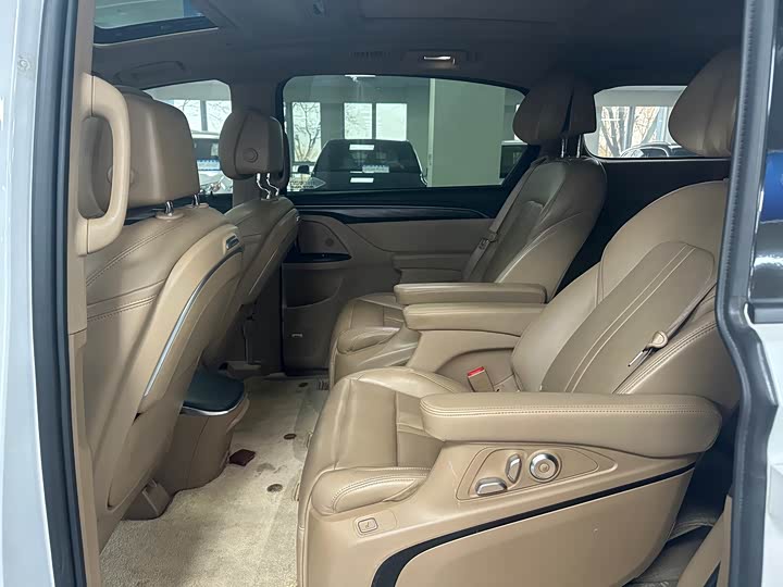 Фото 9 - Buick GL8 ES