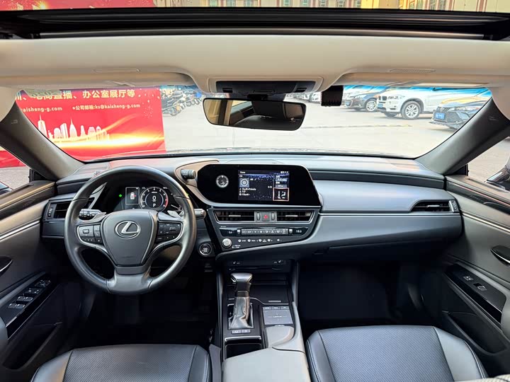 Фото 13 - Lexus ES