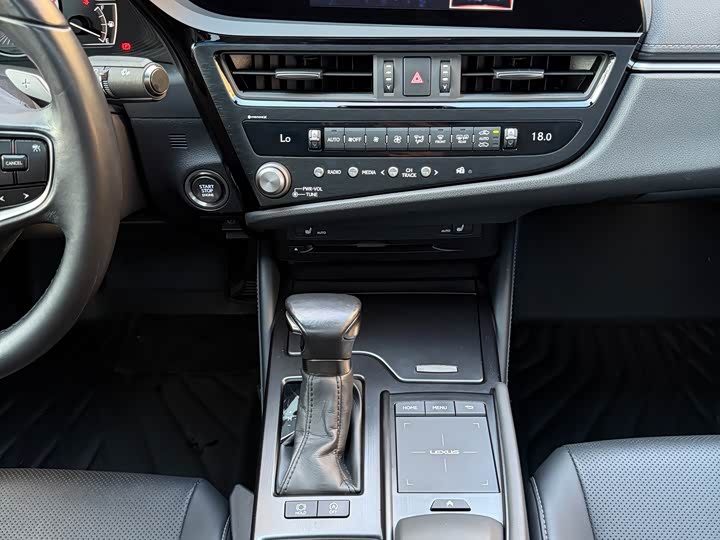 Фото 14 - Lexus ES