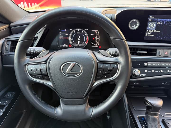 Фото 15 - Lexus ES