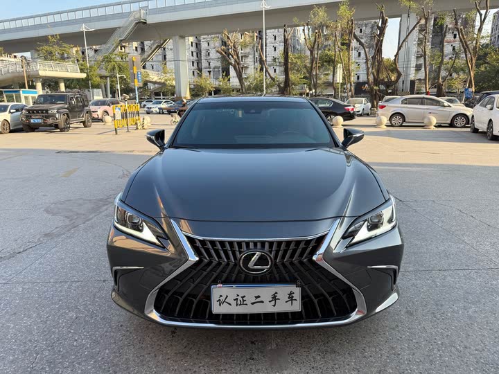 Фото 2 - Lexus ES