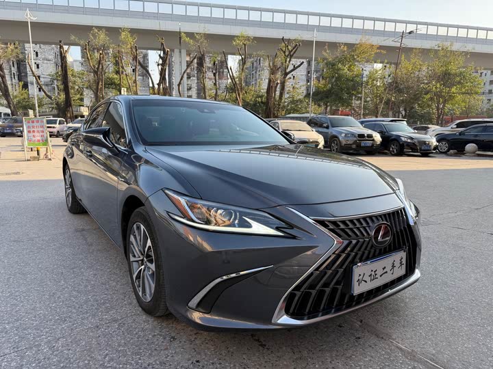 Фото 3 - Lexus ES