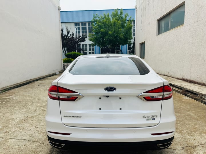 Фото 8 - Ford Mondeo