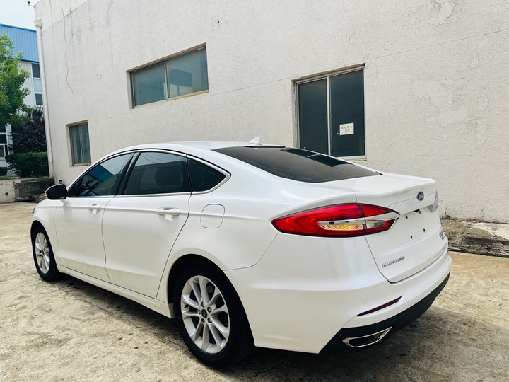 Фото 9 - Ford Mondeo