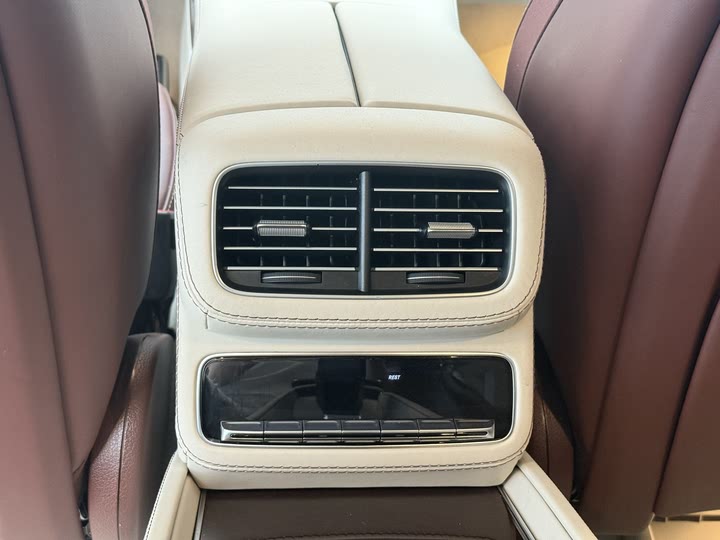 Фото 12 - Mercedes-Benz Maybach GLS